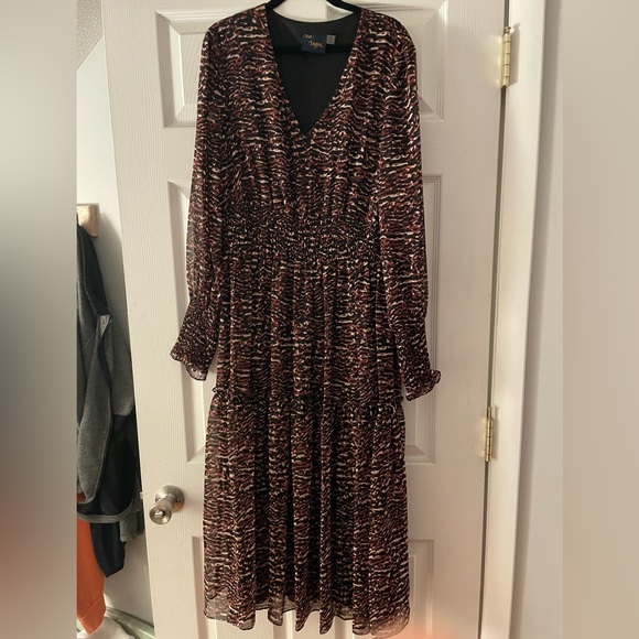 Just Taylor long sleeve dress with animal print - Picture 1 of 3